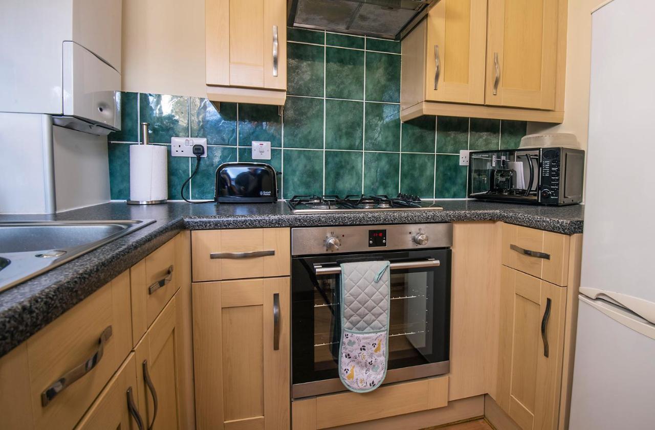 Stylish 2 Bedroom - 2 Miles Inverness City Centre Værelse billede